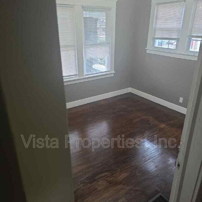 Building Photo - 835 S 38th St
