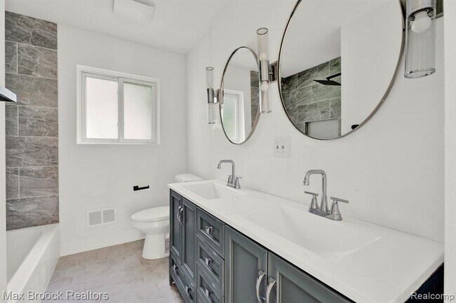 Building Photo - 7011 White Pine Dr