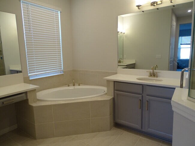 Building Photo - 5908 Fieldmoor Ct