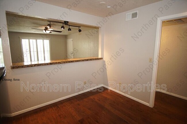 Building Photo - 4433 N Stanton St