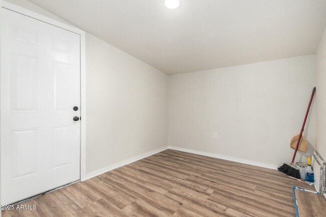 Building Photo - 1424 S Bonarden Ln