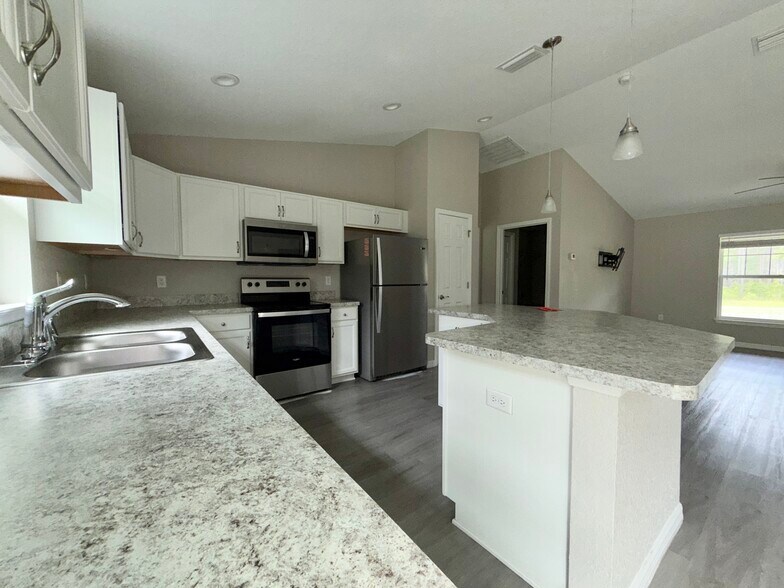 Building Photo - 853 Marion Oaks Mnr