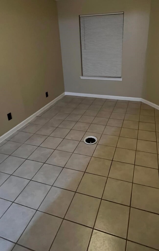 Building Photo - 9700 Leawood Blvd