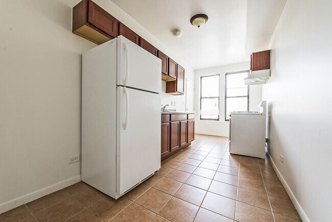 Building Photo - 7263 S Coles Chicago, IL 60649