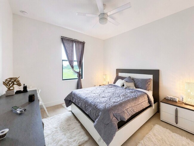 Building Photo - Modern 3-Bedroom Rental on 1.59 Acres in Golden Gate Estates