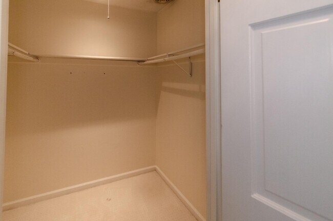 Building Photo - 428 Ingleside Dr