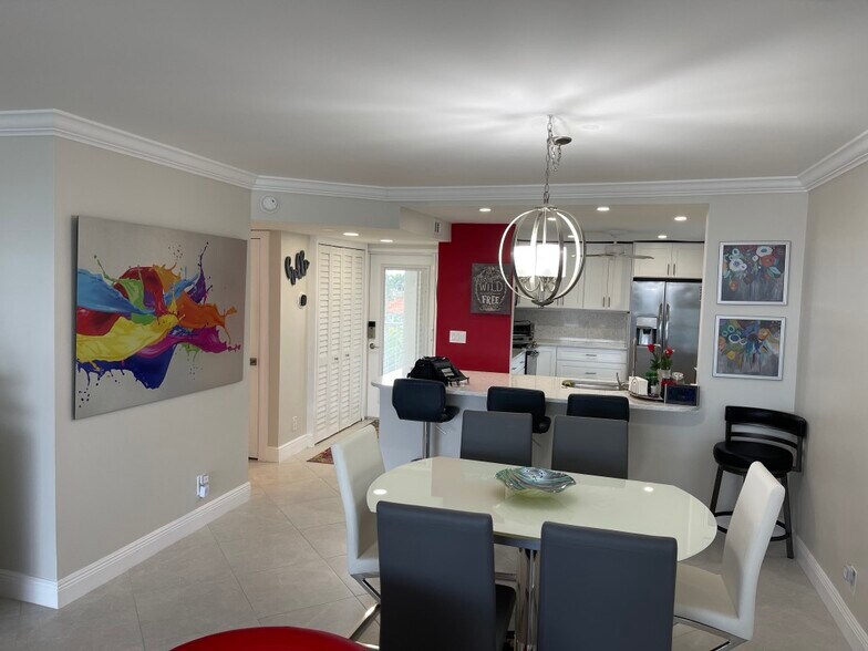 Building Photo - 901 Gardenia Dr