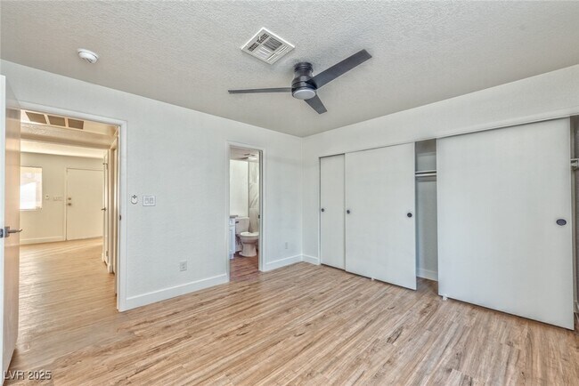 Building Photo - 1216 Observation Dr