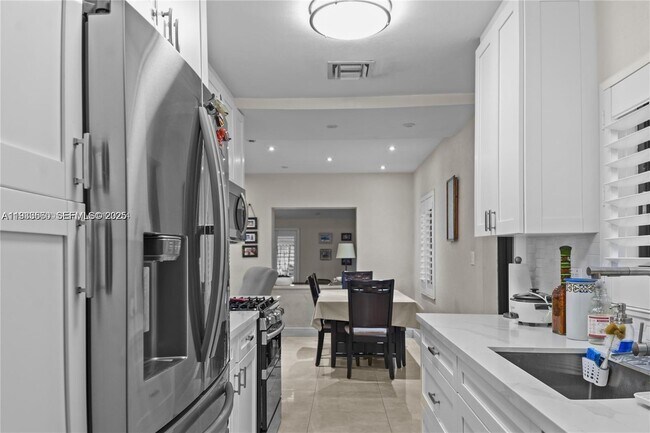 Building Photo - 117 W 34th St