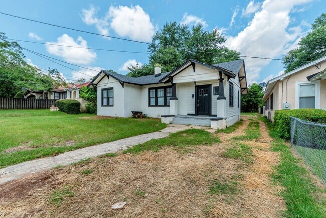 Building Photo - One Month's Free Rent! 3 bed/1 bath house ...