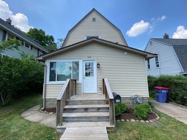 Primary Photo - 135 Houseman Ave NE