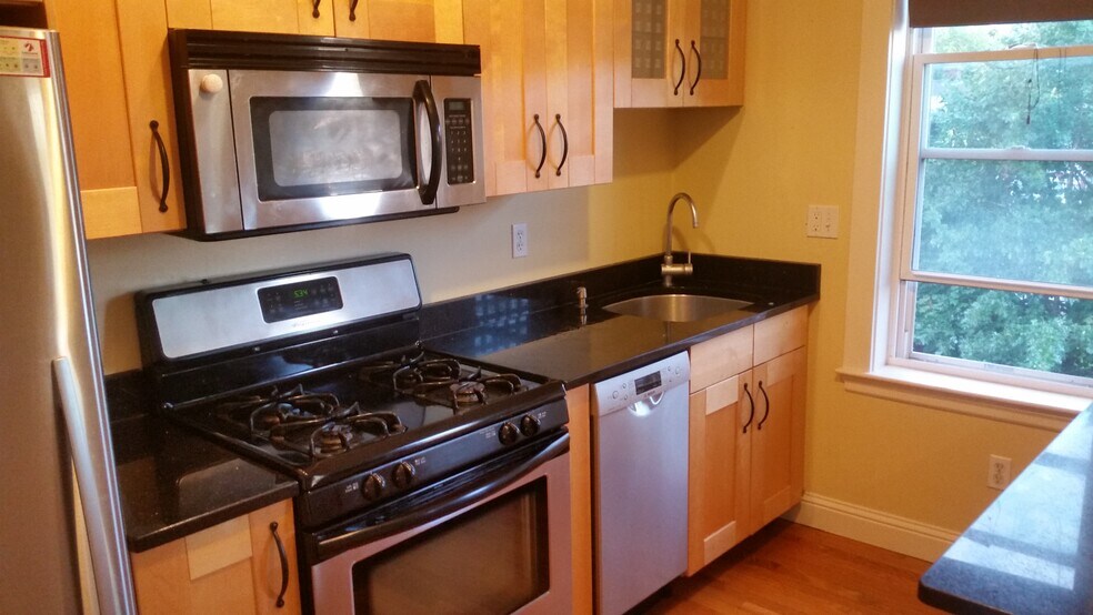 Building Photo - 341 Hurley St #3