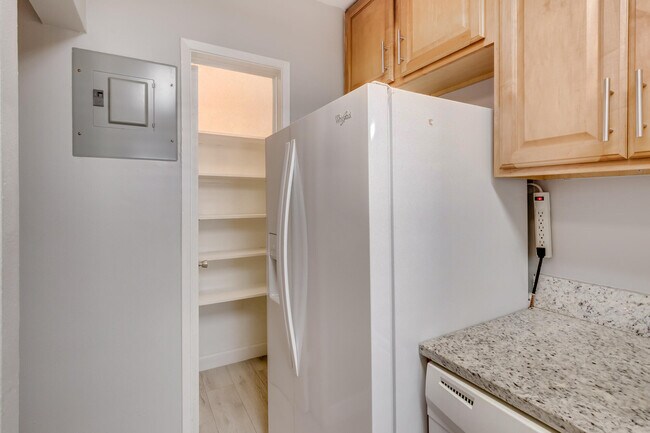 Building Photo - 2591 NE 55th Ct