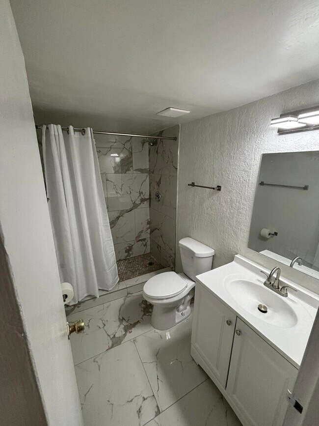 Building Photo - 5100 SW 41st St