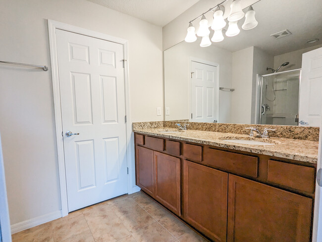 Master Bath - 7001 Butterfly Ct