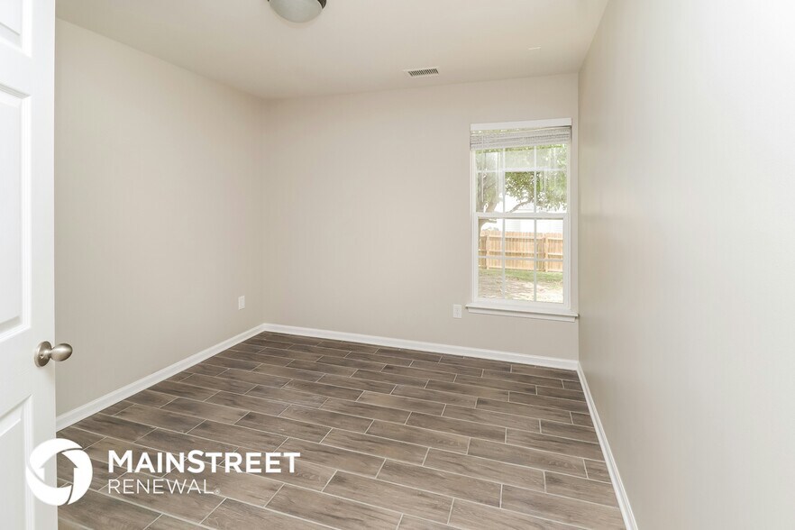 Building Photo - 3302 Covelo Ct