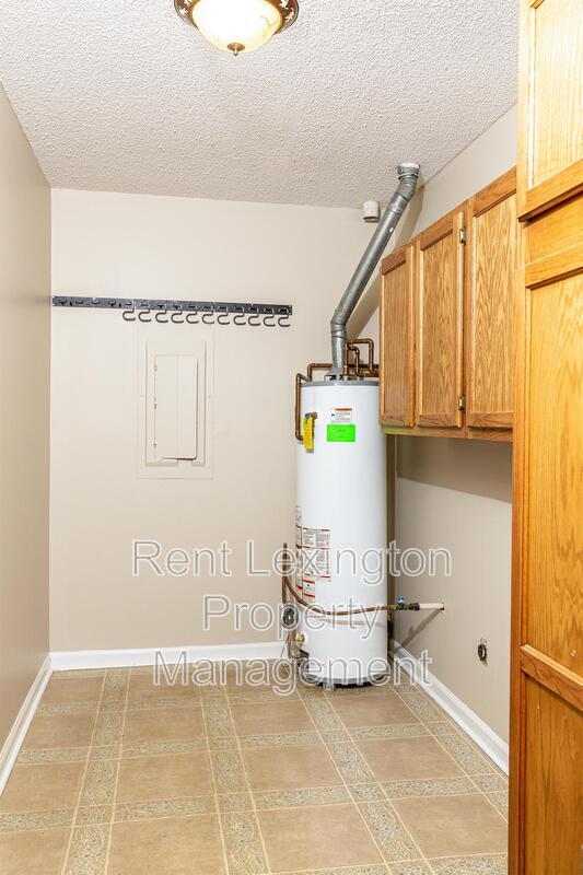 Building Photo - 4661 Saron Dr