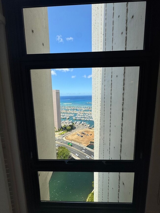 Building Photo - Luxury High-Rise Living with Panoramic Ocean Views at Yacht Harbor Towers