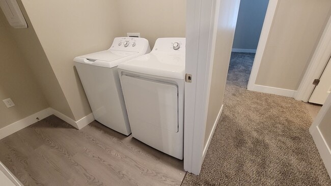 Building Photo - Cedar City 3 bed | 2 Bath | 2 Car Townhome
