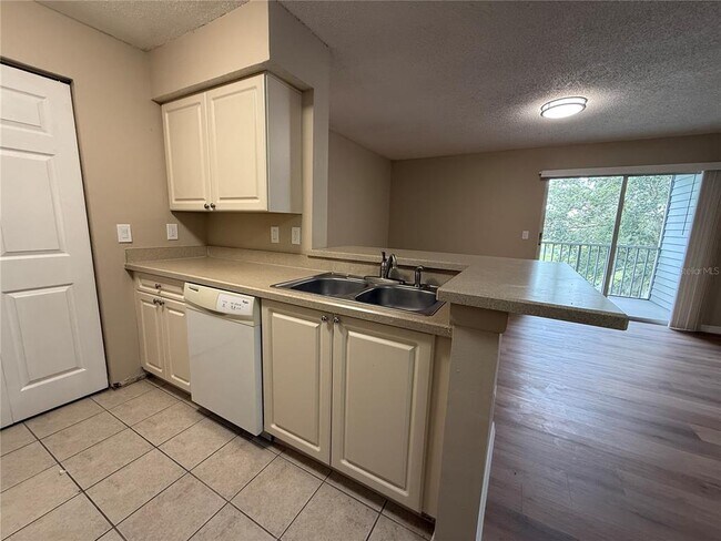 Building Photo - 1222 Bermuda Lakes Ln