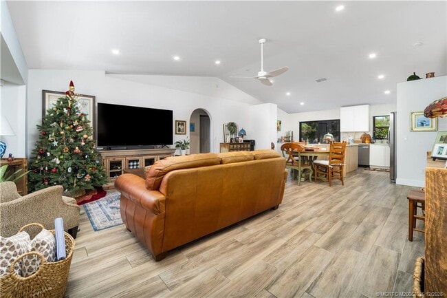 Building Photo - 2141 SW Janette Ave