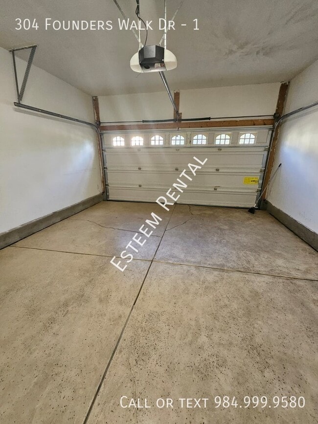 Building Photo - 304 Founders Walk Dr