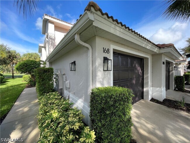 Building Photo - 1945 Crestview Way