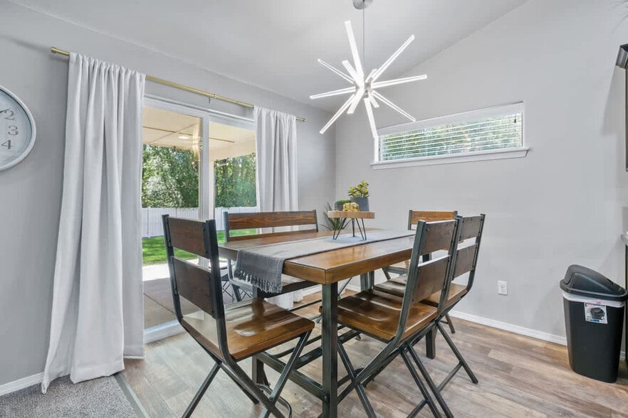 Building Photo - 2023 E Elm Grove Dr