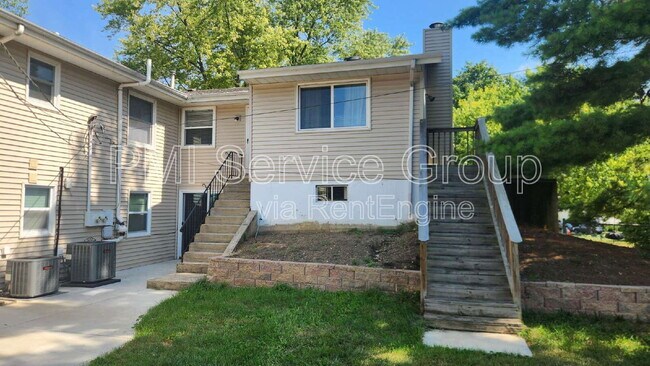Building Photo - 229 Hickory St