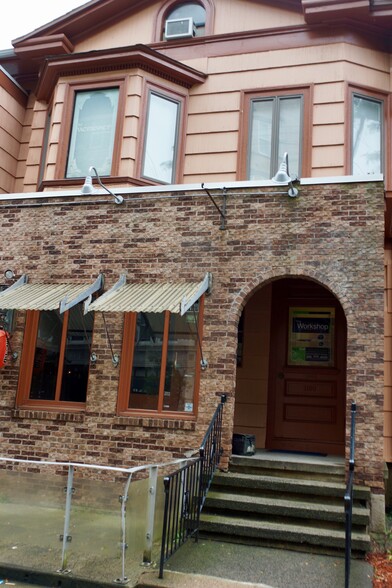 Building Photo - 1150 Chapel St