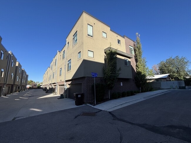 Building Photo - 3883 Komenda Ct