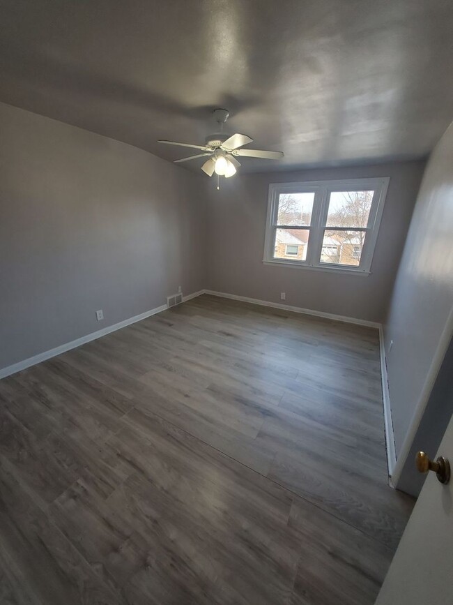Building Photo - 159 S 78th St