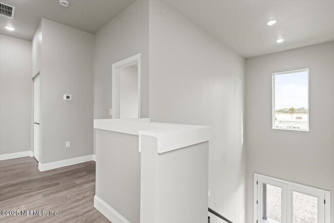 Building Photo - 5405 Heckscher Dr