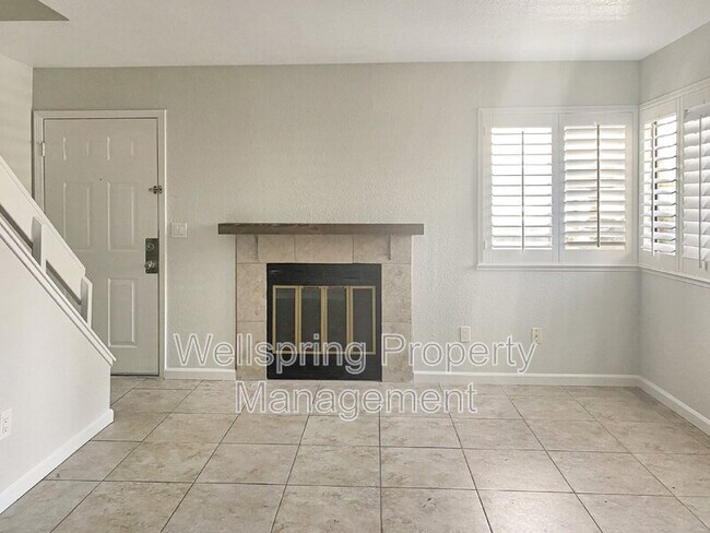 Building Photo - 1529 Pyrenees Ave