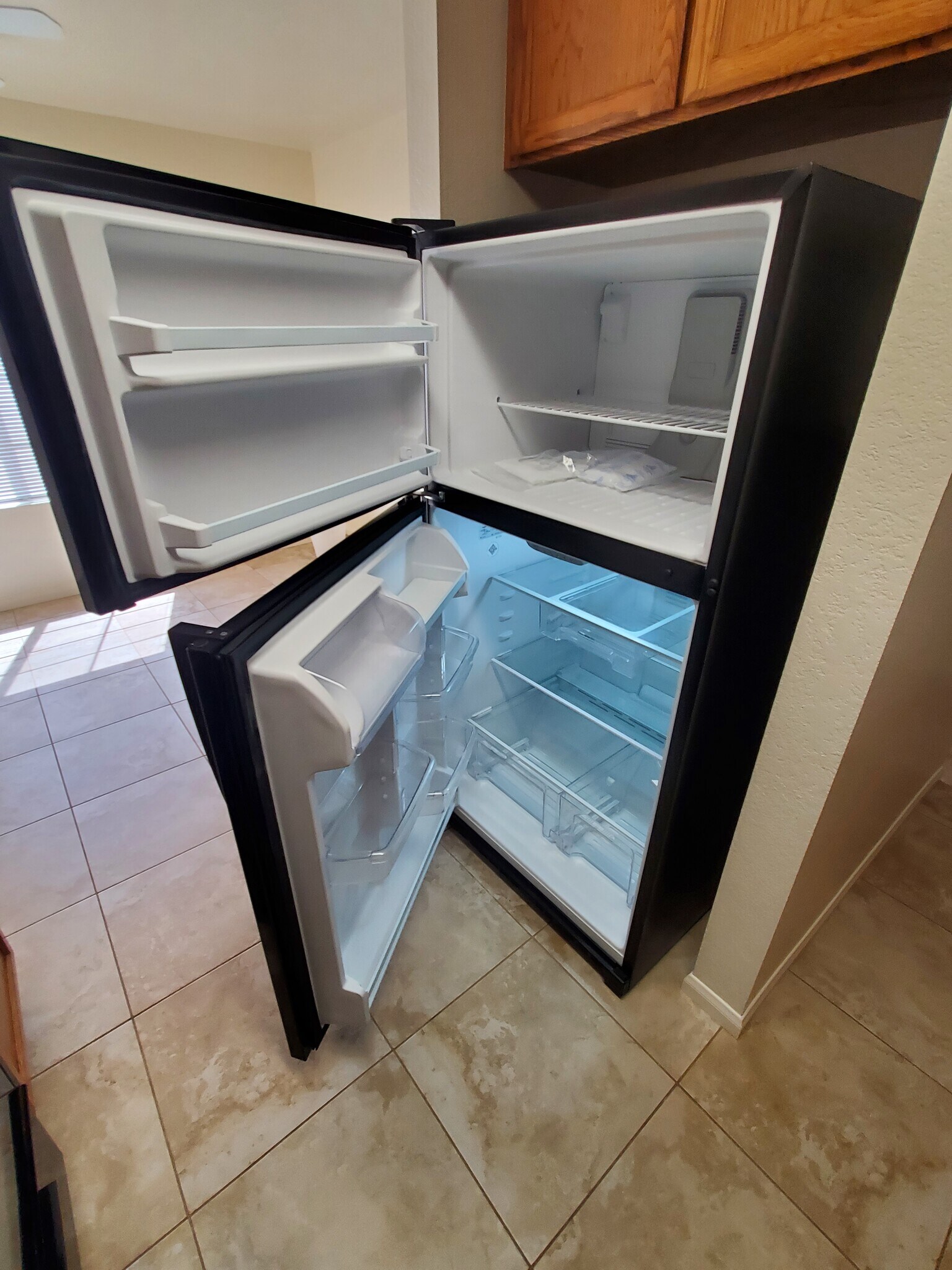 Large Refrigerator - 4864 Cape May Ave