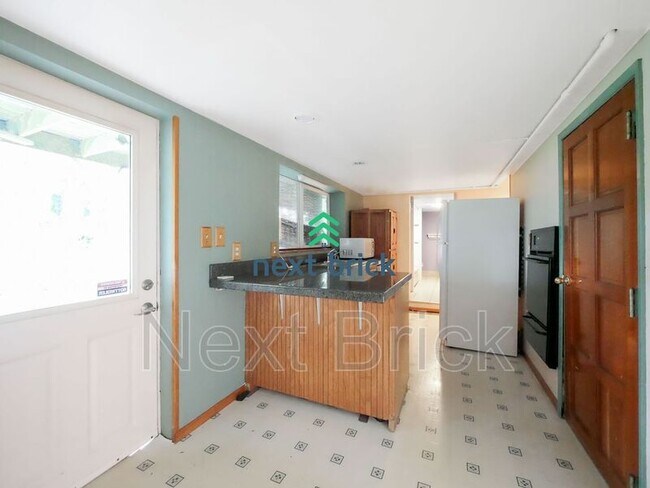 Building Photo - 18057 7th Ave NE