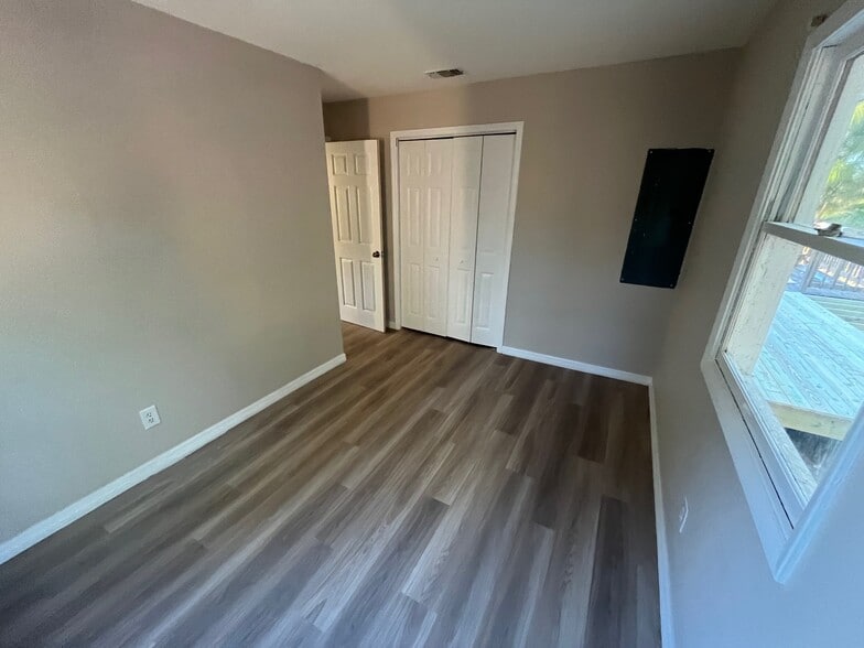 Building Photo - 4240 Commercial St