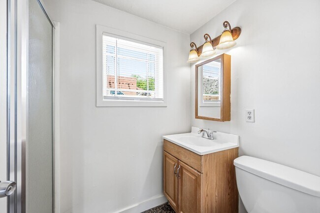 Building Photo - 9427 N 1st Ave