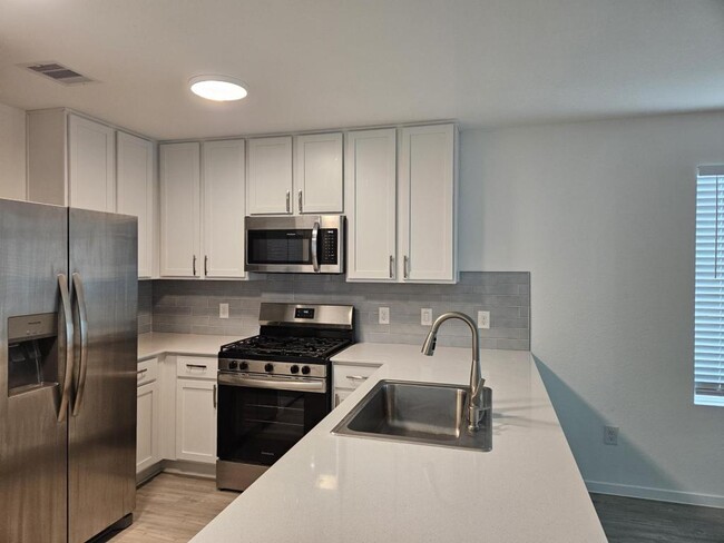 Building Photo - 21385 Carosella Dr