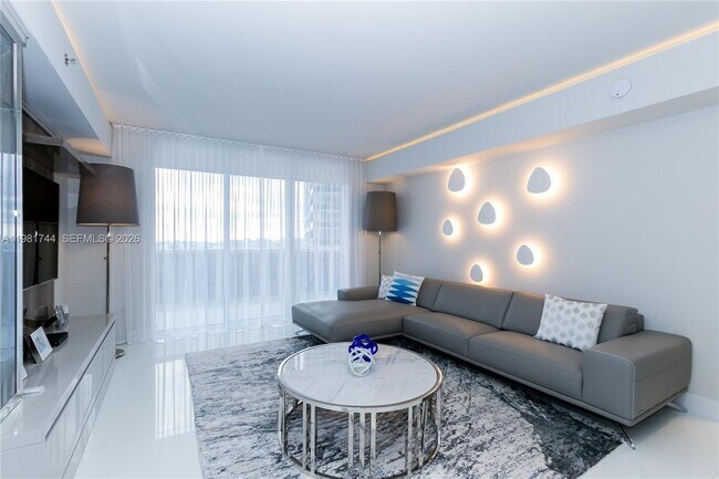 Building Photo - 1830 S Ocean Dr