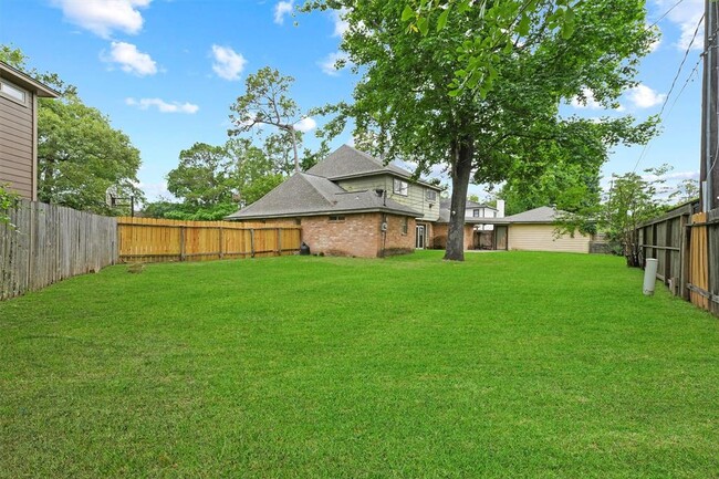 Building Photo - 11806 Gardenglen Dr