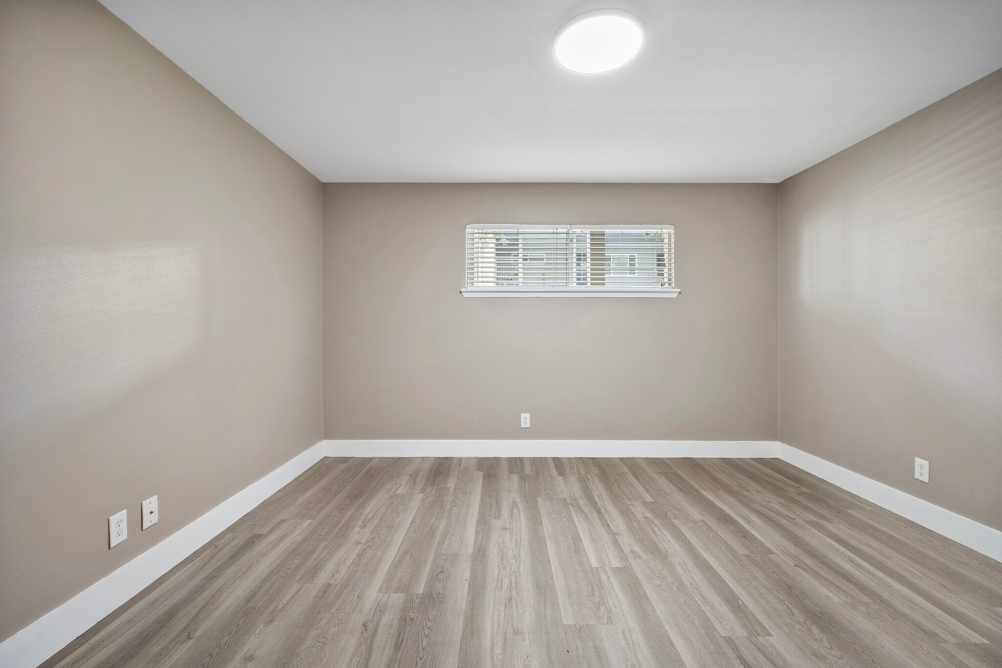 Guest Bedroom - 2303 East Side Dr