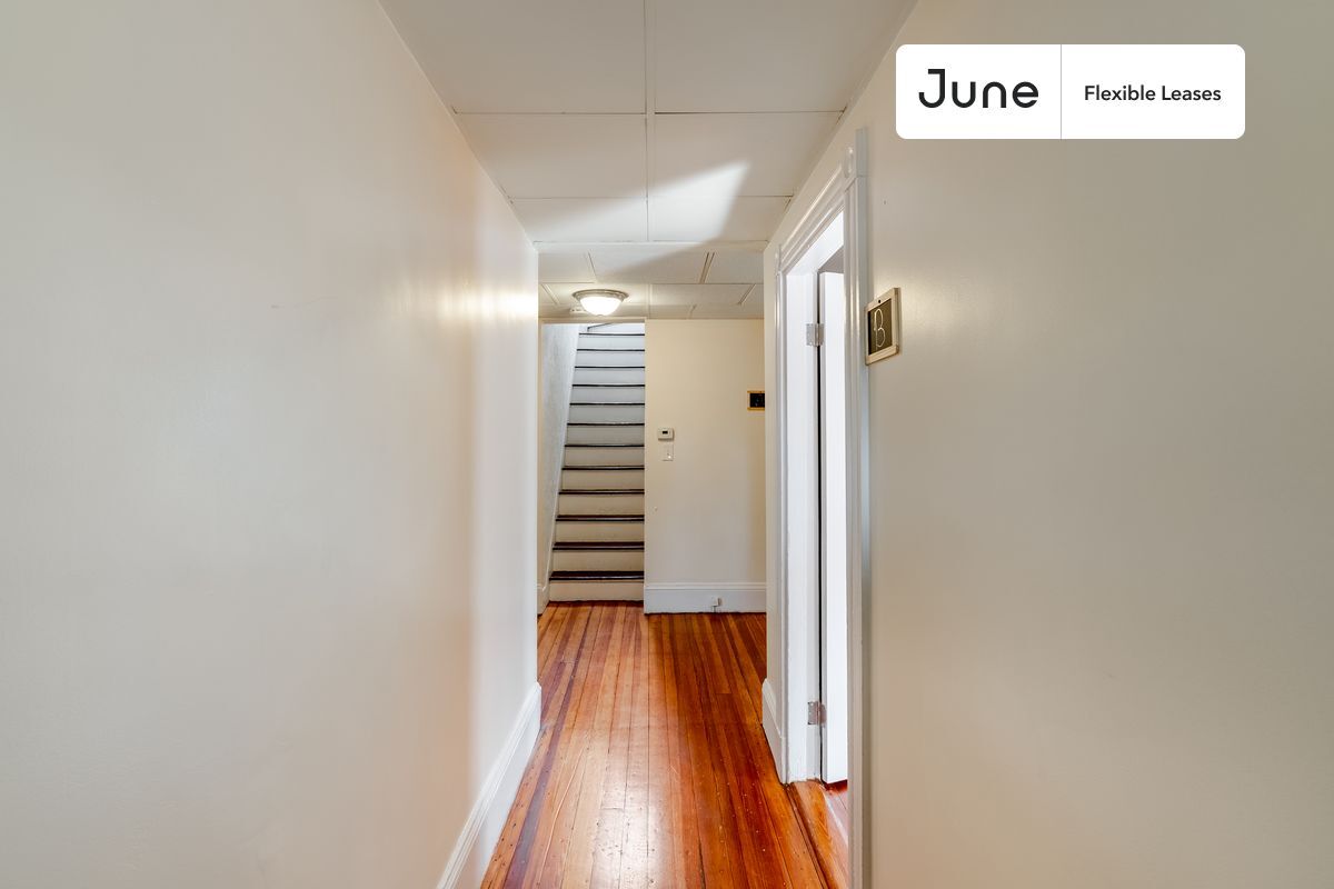 Building Photo - 28 Charnwood Rd