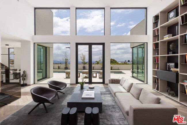 Building Photo - 9405 Sierra Mar Pl