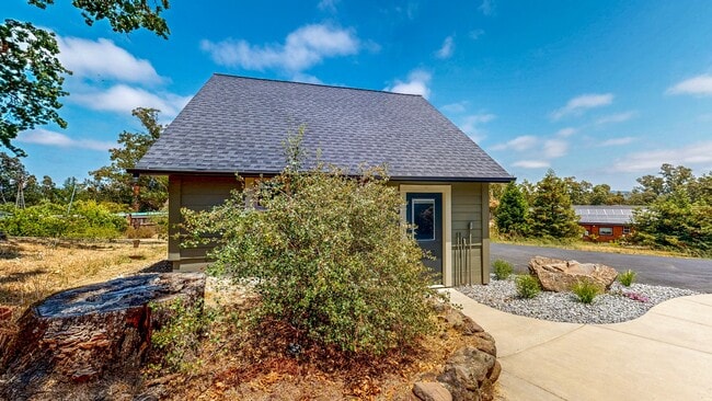 Building Photo - 9901 Old Camp Ln