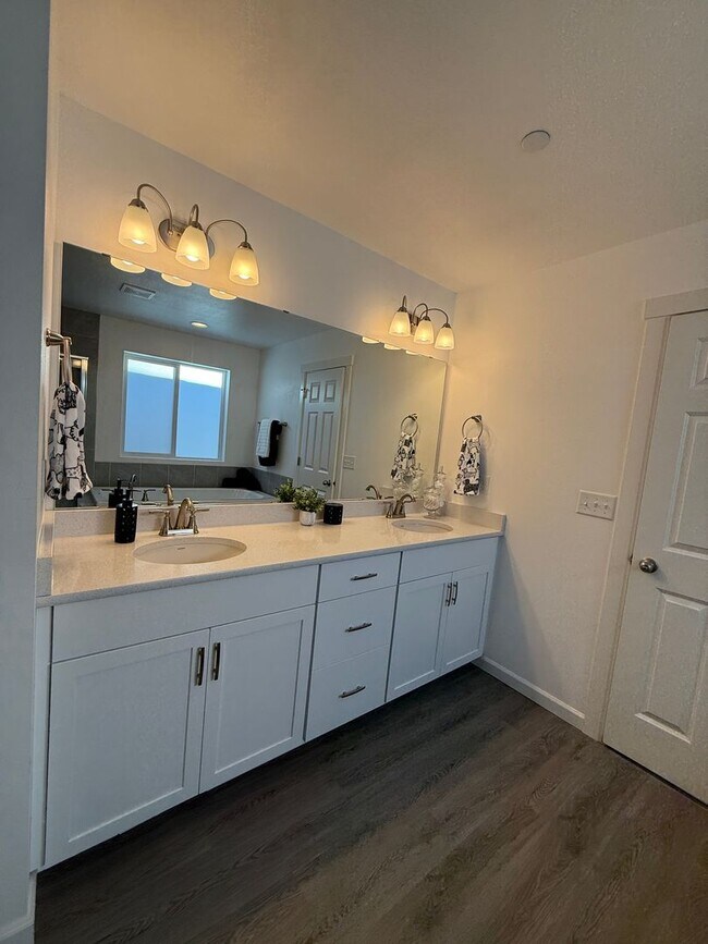 Building Photo - Hogan Heights Community 4 Bed 3.5 Bath