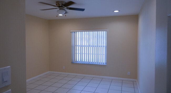 Building Photo - 9861 Three Lakes Cir