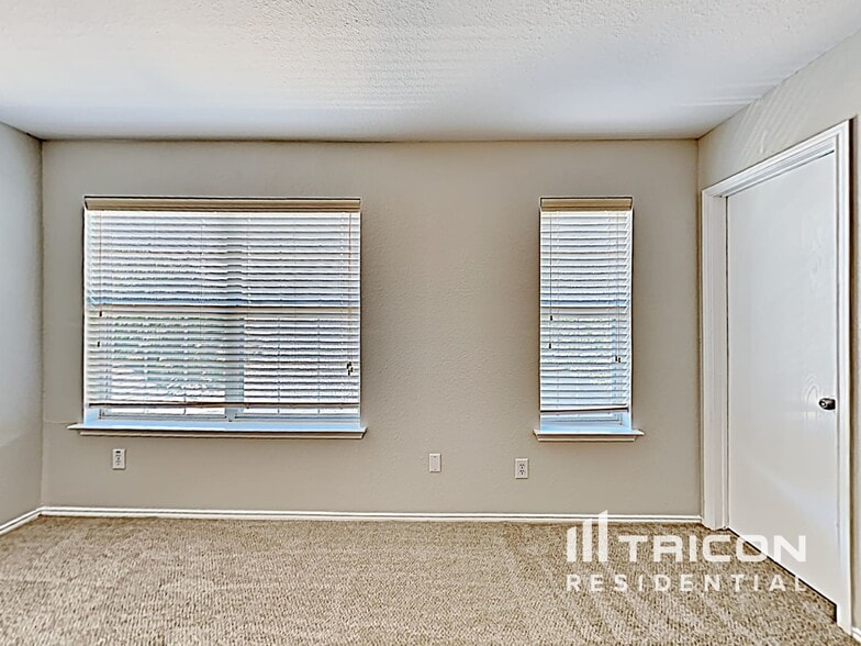 Building Photo - 1416 Pine Ln