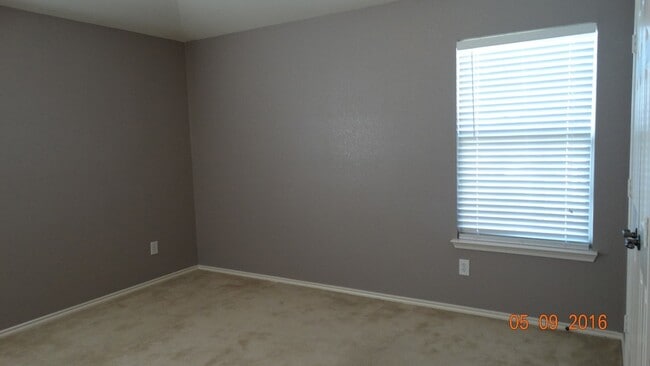 Building Photo - 2681 Calmwater Dr