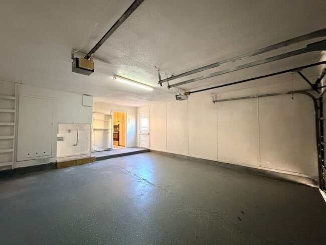 Building Photo - 1323 SE Clover Ln